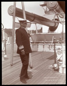 Contra-almirante Robley Dunglison Evans no convés do USS Maine, 1906 (impressão de gelatina de prata)